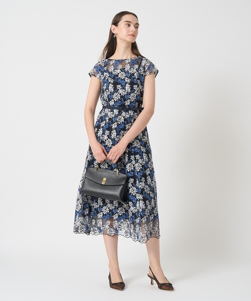 ANAYI（アナイ）の「フラワーチュールボートネックワンピース（ドレス・レディース・ネイビー/ミント・36/38/34）」の11枚目の写真