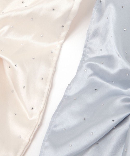 LAKOLE（ラコレ）の「ストーンシルキースクエアシュシュ / 572561（シュシュ・レディース・ブルー/ブラック/アイボリー・FREE）」の4枚目の写真