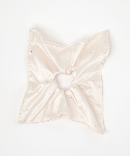 LAKOLE（ラコレ）の「ストーンシルキースクエアシュシュ / 572561（シュシュ・レディース・ブルー/ブラック/アイボリー・FREE）」の9枚目の写真