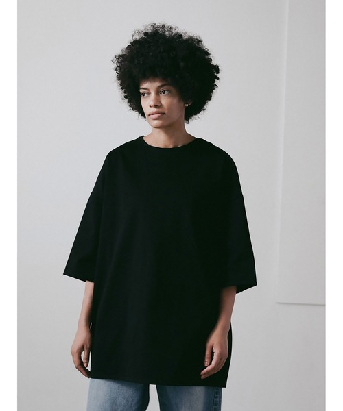 HER.（ハー）の「オーバーサイズドＴシャツ（Tシャツ/カットソー・レディース・オフホワイト/ブラック・フリー）」の2枚目の写真