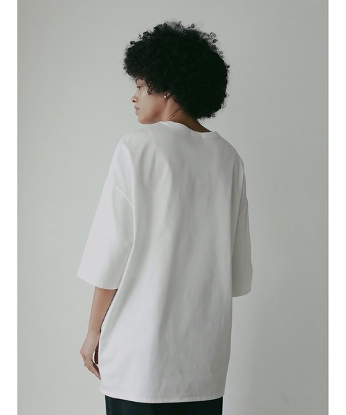HER.（ハー）の「オーバーサイズドＴシャツ（Tシャツ/カットソー・レディース・オフホワイト/ブラック・フリー）」の5枚目の写真