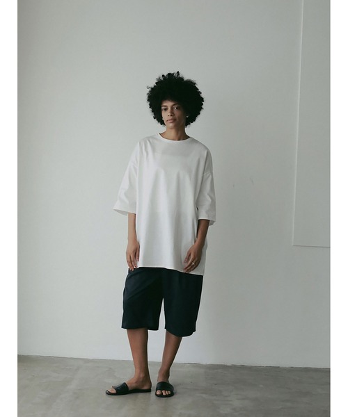 HER.（ハー）の「オーバーサイズドＴシャツ（Tシャツ/カットソー・レディース・オフホワイト/ブラック・フリー）」の6枚目の写真