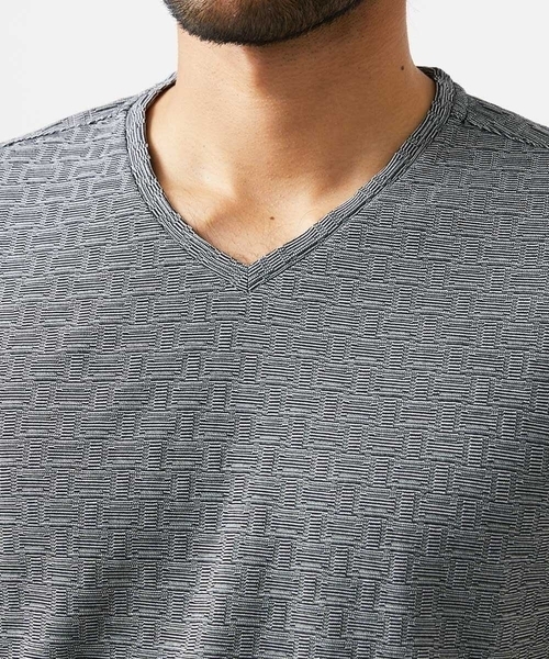 MICHEL KLEIN HOMME   （ミッシェルクランオム）の「《日本製》レンガ柄Vネック半袖カットソー（Tシャツ/カットソー・メンズ・ダークグレー/ライトグレー/レッド・MEDIUM/LARGE/X-LARGE）」の6枚目の写真