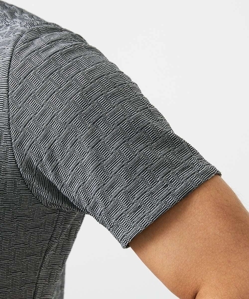 MICHEL KLEIN HOMME   （ミッシェルクランオム）の「《日本製》レンガ柄Vネック半袖カットソー（Tシャツ/カットソー・メンズ・ダークグレー/ライトグレー/レッド・MEDIUM/LARGE/X-LARGE）」の7枚目の写真