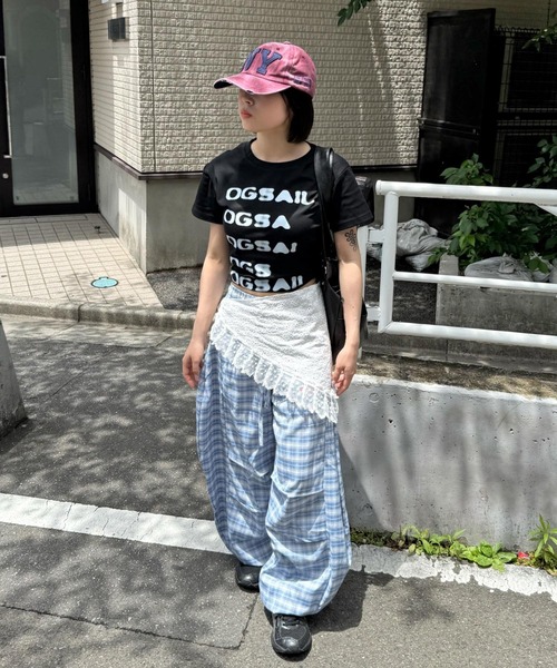 CERCA(チェルカ)の「【 MEMECLE / メメクル 】レタリング プリントロゴTシャツ(Tシャツ/カットソー・レディース・グレー/ブラック・S)」の22枚目の写真