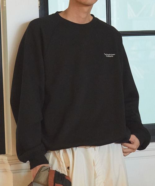 THE CRAFT CREW PRODUCTS（ザクラフトクループロダクツ）の「ファンクショナルファブリック ロゴ刺繍 ビッグシルエット ドローコード ラグランスリーブ裏起毛スウェット＜保温加工＞【THE CRAFT CREW PRODUCTS】（スウェット・メンズ・ネイビー/チャコール/ブラック系/モスグリーン/ブラウン/ブラック/グレー/オフホワイト・L/M/S）」の3枚目の写真