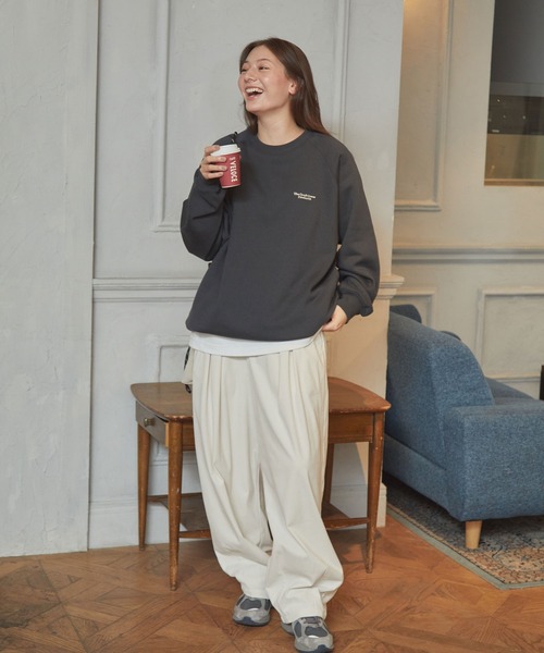 THE CRAFT CREW PRODUCTS（ザクラフトクループロダクツ）の「ファンクショナルファブリック ロゴ刺繍 ビッグシルエット ドローコード ラグランスリーブ裏起毛スウェット＜保温加工＞【THE CRAFT CREW PRODUCTS】（スウェット・メンズ・ネイビー/チャコール/ブラック系/モスグリーン/ブラウン/ブラック/グレー/オフホワイト・L/M/S）」の14枚目の写真