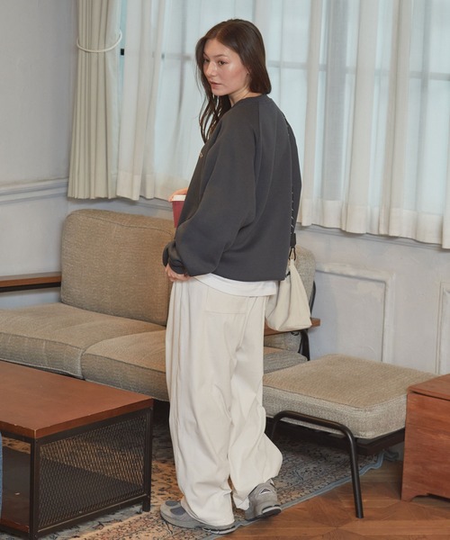 THE CRAFT CREW PRODUCTS（ザクラフトクループロダクツ）の「ファンクショナルファブリック ロゴ刺繍 ビッグシルエット ドローコード ラグランスリーブ裏起毛スウェット＜保温加工＞【THE CRAFT CREW PRODUCTS】（スウェット・メンズ・ネイビー/チャコール/ブラック系/モスグリーン/ブラウン/ブラック/グレー/オフホワイト・L/M/S）」の15枚目の写真