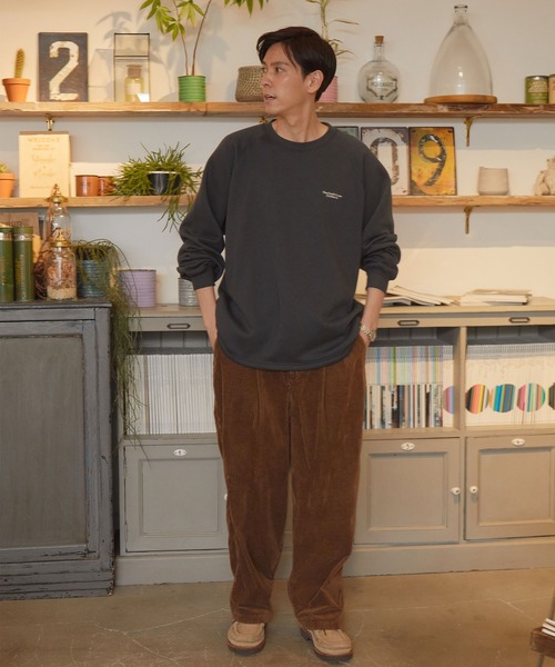 THE CRAFT CREW PRODUCTS（ザクラフトクループロダクツ）の「ファンクショナルファブリック ロゴ刺繍 ビッグシルエット ドローコード ラグランスリーブ裏起毛スウェット＜保温加工＞【THE CRAFT CREW PRODUCTS】（スウェット・メンズ・ネイビー/チャコール/ブラック系/モスグリーン/ブラウン/ブラック/グレー/オフホワイト・L/M/S）」の22枚目の写真