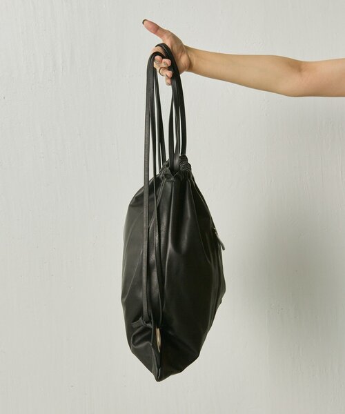 ear PAPILLONNER（イアパピヨネ）の「【kawa-kawa(カワカワ)】NO1523巾着リュック/ナップサック（バックパック/リュック・レディース・ブラック・FREE）」の4枚目の写真