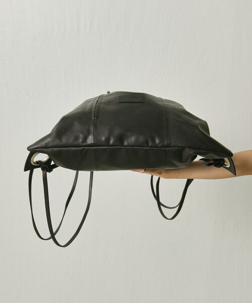ear PAPILLONNER（イアパピヨネ）の「【kawa-kawa(カワカワ)】NO1523巾着リュック/ナップサック（バックパック/リュック・レディース・ブラック・FREE）」の6枚目の写真