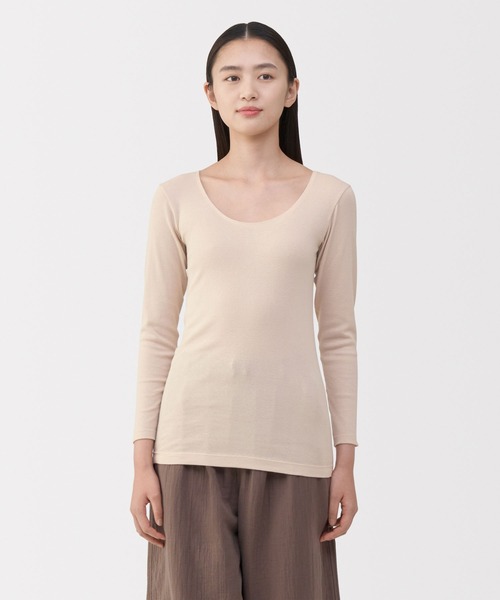 無印良品（ムジルシリョウヒン）の「婦人　あったか綿　Ｕネック八分袖Ｔシャツ（インナーウェア/肌着・レディース・ブラウン系/ライトベージュ/ブラック/オフホワイト・XL/L/M/S）」の4枚目の写真