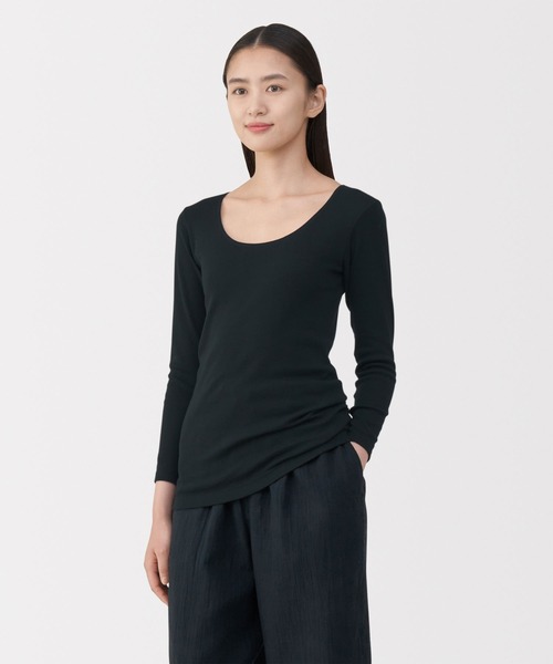 無印良品（ムジルシリョウヒン）の「婦人　あったか綿　Ｕネック八分袖Ｔシャツ（インナーウェア/肌着・レディース・ブラウン系/ライトベージュ/ブラック/オフホワイト・XL/L/M/S）」の2枚目の写真