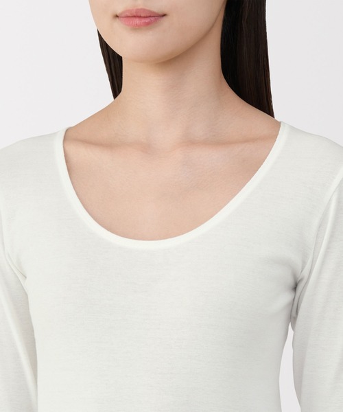 無印良品（ムジルシリョウヒン）の「婦人　あったか綿　Ｕネック八分袖Ｔシャツ（インナーウェア/肌着・レディース・ブラウン系/ライトベージュ/ブラック/オフホワイト・XL/L/M/S）」の7枚目の写真