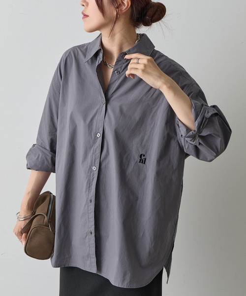 COLONY 2139（コロニートゥーワンスリーナイン）の「刺繍ロゴコットンシャツ（シャツ/ブラウス・レディース・ホワイト/チャコールグレー/ブルー/カーキ・FREE）」の3枚目の写真