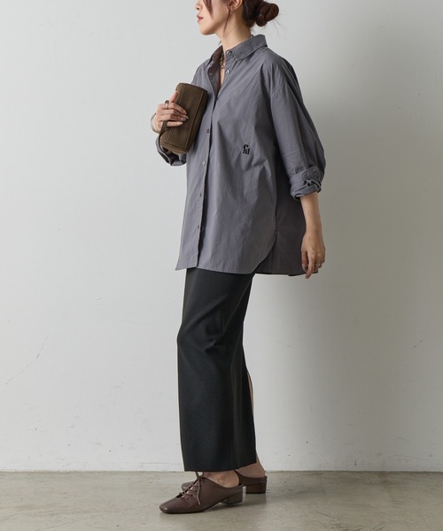 COLONY 2139（コロニートゥーワンスリーナイン）の「刺繍ロゴコットンシャツ（シャツ/ブラウス・レディース・ホワイト/チャコールグレー/ブルー/カーキ・FREE）」の18枚目の写真