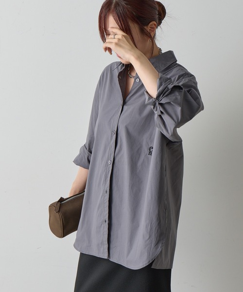 COLONY 2139（コロニートゥーワンスリーナイン）の「刺繍ロゴコットンシャツ（シャツ/ブラウス・レディース・ホワイト/チャコールグレー/ブルー/カーキ・FREE）」の14枚目の写真