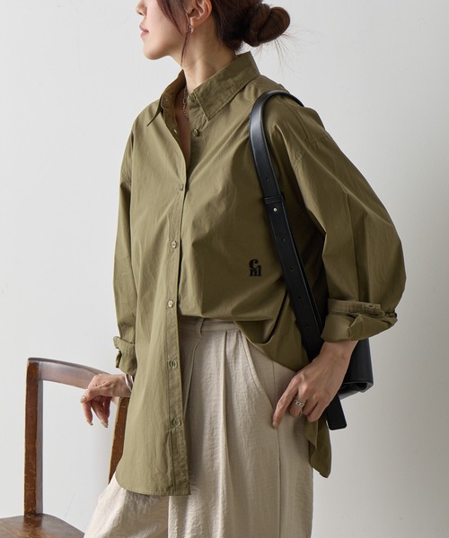 COLONY 2139（コロニートゥーワンスリーナイン）の「刺繍ロゴコットンシャツ（シャツ/ブラウス・レディース・ホワイト/チャコールグレー/ブルー/カーキ・FREE）」の22枚目の写真