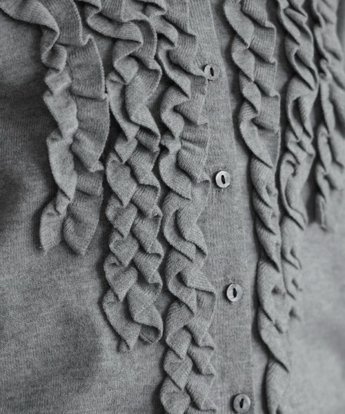 Bou Jeloud（ブージュルード）の「フリルニットカーディガン（カーディガン/ボレロ・レディース・グレー/ブラック・FREE）」の18枚目の写真