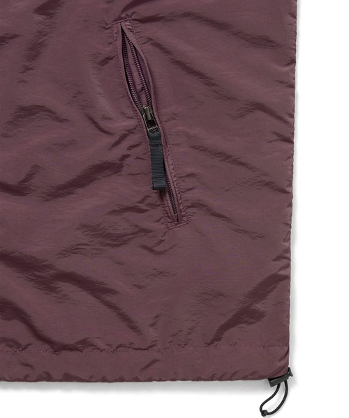 thisisneverthat(ディスイズネバーザット)の「SP-Logo Windbreaker(マウンテンパーカー・メンズ・ブラック/マルチ/グリーン系その他/レッド系その他・L/M/S/XL)」の9枚目の写真
