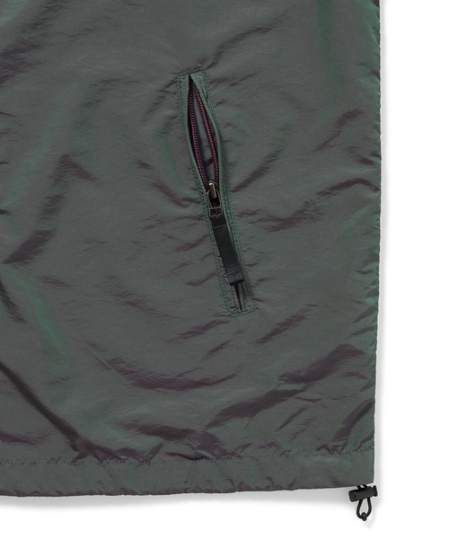 thisisneverthat(ディスイズネバーザット)の「SP-Logo Windbreaker(マウンテンパーカー・メンズ・ブラック/マルチ/グリーン系その他/レッド系その他・L/M/S/XL)」の12枚目の写真