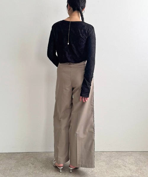 LHELBIE（レルビエ）の「シアージャガードトップス（Tシャツ/カットソー・レディース・アイボリー/ブラック/イエロー・M）」の18枚目の写真