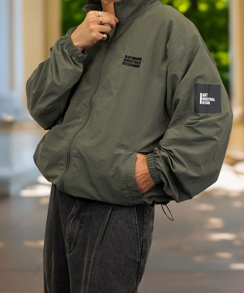 Burner(バーナー)の「【GROOVY STORE】バルーンスリーブ ナイロン タスラン スタンドネック フルジップ トラック ジャケット(ナイロンジャケット・メンズ・チャコール/チャコールグレー/カーキ系2/ブラック/ブラック系その他2/アイボリー/アイボリー系2/カーキ・M/L/LL)」の8枚目の写真