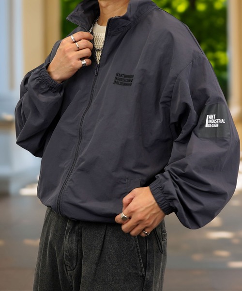 Burner(バーナー)の「【GROOVY STORE】バルーンスリーブ ナイロン タスラン スタンドネック フルジップ トラック ジャケット(ナイロンジャケット・メンズ・チャコール/チャコールグレー/カーキ系2/ブラック/ブラック系その他2/アイボリー/アイボリー系2/カーキ・M/L/LL)」の5枚目の写真