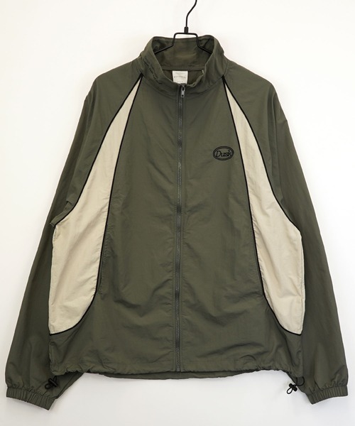 Burner(バーナー)の「【GROOVY STORE】バルーンスリーブ ナイロン タスラン スタンドネック フルジップ トラック ジャケット(ナイロンジャケット・メンズ・チャコール/チャコールグレー/カーキ系2/ブラック/ブラック系その他2/アイボリー/アイボリー系2/カーキ・M/L/LL)」の11枚目の写真