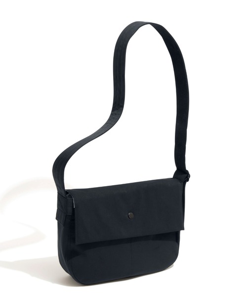 UNTRACK(アントラック)の「アントラック ショルダーバッグ ニュースペーパー 6L 60401(ショルダーバッグ・メンズ・ブラウン/ネイビー/ブラック/カーキ・FREE)」の4枚目の写真