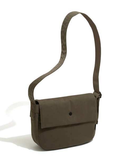 UNTRACK(アントラック)の「アントラック ショルダーバッグ ニュースペーパー 6L 60401(ショルダーバッグ・メンズ・ブラウン/ネイビー/ブラック/カーキ・FREE)」の3枚目の写真
