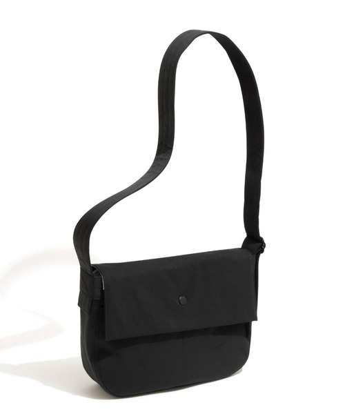 UNTRACK(アントラック)の「アントラック ショルダーバッグ ニュースペーパー 6L 60401(ショルダーバッグ・メンズ・ブラウン/ネイビー/ブラック/カーキ・FREE)」の2枚目の写真