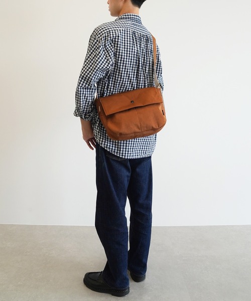 UNTRACK(アントラック)の「アントラック ショルダーバッグ ニュースペーパー 6L 60401(ショルダーバッグ・メンズ・ブラウン/ネイビー/ブラック/カーキ・FREE)」の6枚目の写真