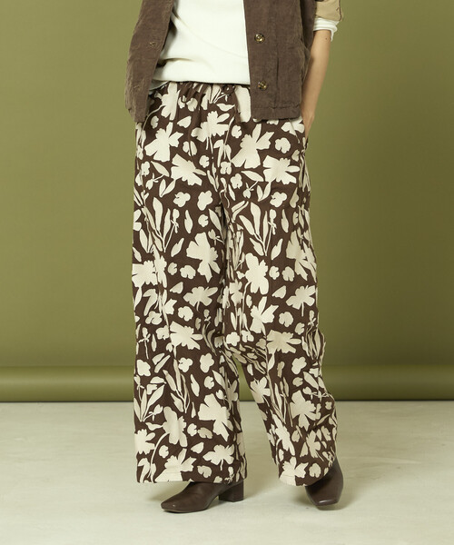 Freada（フリーダ）の「Freada/フリーダ モノトーン 刺繍 イージーパンツ（その他パンツ・レディース・ブラック/ブラウン・ONE SIZE）」の2枚目の写真