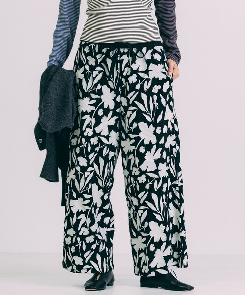 Freada（フリーダ）の「Freada/フリーダ モノトーン 刺繍 イージーパンツ（その他パンツ・レディース・ブラック/ブラウン・ONE SIZE）」の3枚目の写真