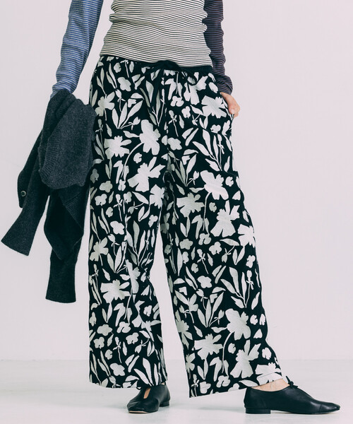 Freada（フリーダ）の「Freada/フリーダ モノトーン 刺繍 イージーパンツ（その他パンツ・レディース・ブラック/ブラウン・ONE SIZE）」の4枚目の写真