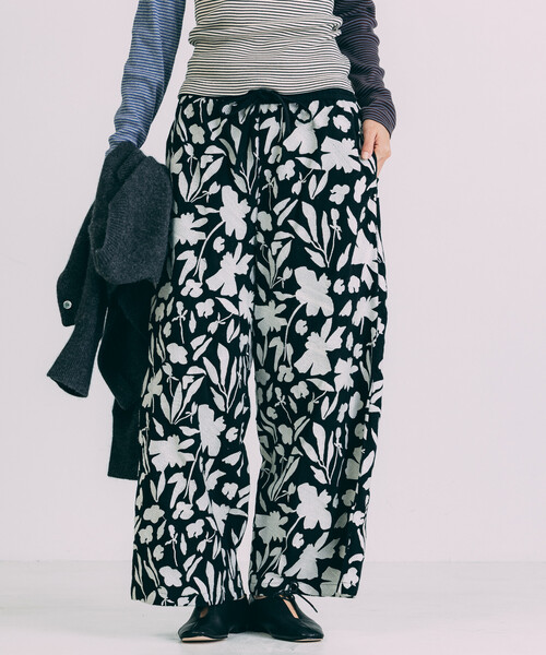 Freada（フリーダ）の「Freada/フリーダ モノトーン 刺繍 イージーパンツ（その他パンツ・レディース・ブラック/ブラウン・ONE SIZE）」の5枚目の写真