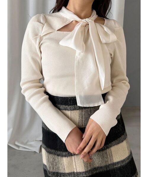 MERCURYDUO(マーキュリーデュオ)の「異素材リボンカットアウトニット(ニット/セーター・レディース・ブラック/ベビーピンク/チャコールグレー/ブルー/アイボリー/ピンク・FREE)」の2枚目の写真