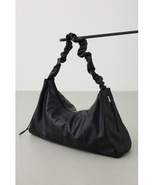 AZUL by moussy（アズールバイマウジー）の「ビッグショルダーバッグ（ショルダーバッグ・メンズ・ブラック/ダークグレー・FREE）」の6枚目の写真