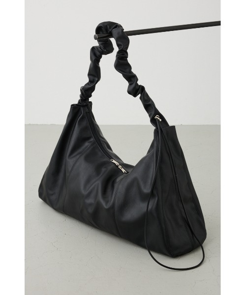 AZUL by moussy（アズールバイマウジー）の「ビッグショルダーバッグ（ショルダーバッグ・メンズ・ブラック/ダークグレー・FREE）」の8枚目の写真