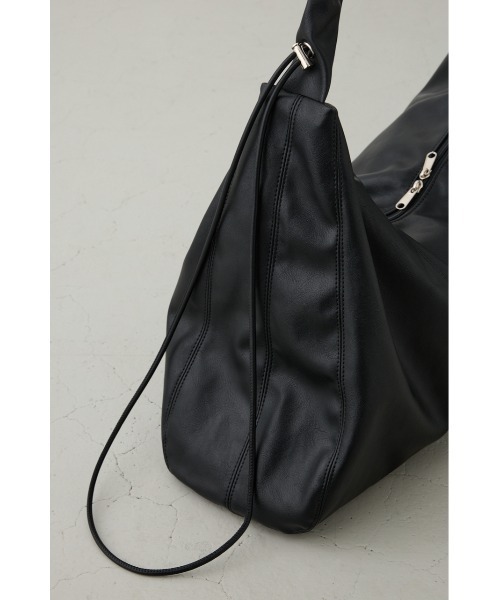 AZUL by moussy（アズールバイマウジー）の「ビッグショルダーバッグ（ショルダーバッグ・メンズ・ブラック/ダークグレー・FREE）」の9枚目の写真