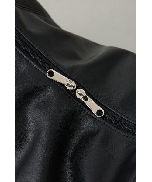 AZUL by moussy（アズールバイマウジー）の「ビッグショルダーバッグ（ショルダーバッグ・メンズ・ブラック/ダークグレー・FREE）」の12枚目の写真