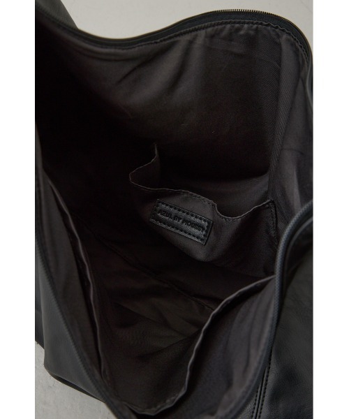 AZUL by moussy（アズールバイマウジー）の「ビッグショルダーバッグ（ショルダーバッグ・メンズ・ブラック/ダークグレー・FREE）」の14枚目の写真