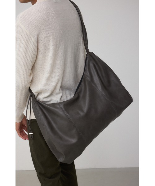 AZUL by moussy（アズールバイマウジー）の「ビッグショルダーバッグ（ショルダーバッグ・メンズ・ブラック/ダークグレー・FREE）」の16枚目の写真