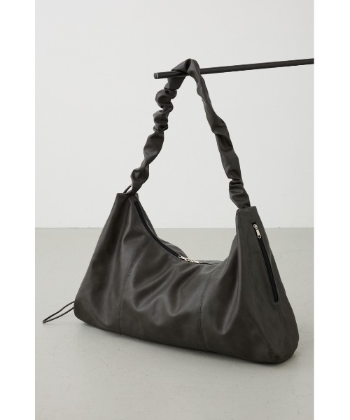 AZUL by moussy（アズールバイマウジー）の「ビッグショルダーバッグ（ショルダーバッグ・メンズ・ブラック/ダークグレー・FREE）」の19枚目の写真