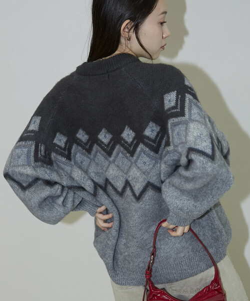 PUBLUX(パブリュクス)の「PUBLUX/パブリュクス ダイヤジャカードモヘアタッチニットプルオーバー 限定展開(ニット/セーター・レディース・ブラウン/ネイビー/グレー・フリ-)」の4枚目の写真