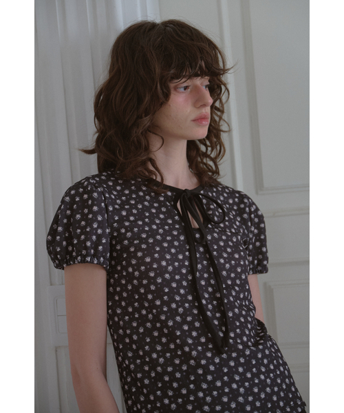 LETERIE（レテリー）の「VINTAGE FLOWER RIBBON T-SHIRT_BLACK（Tシャツ/カットソー・レディース・ブラック・FREE）」の2枚目の写真