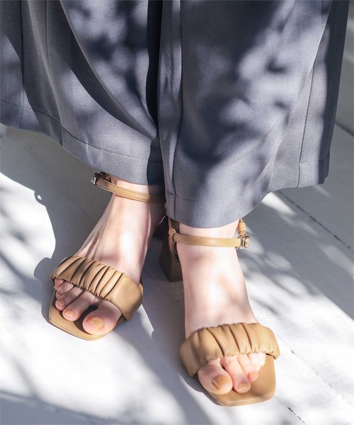 titivate（ティティベイト）の「ギャザーサンダル（サンダル・レディース・ブラック/オリーブ/キャメル/ライトイエロー・M/S/XL/L）」の4枚目の写真