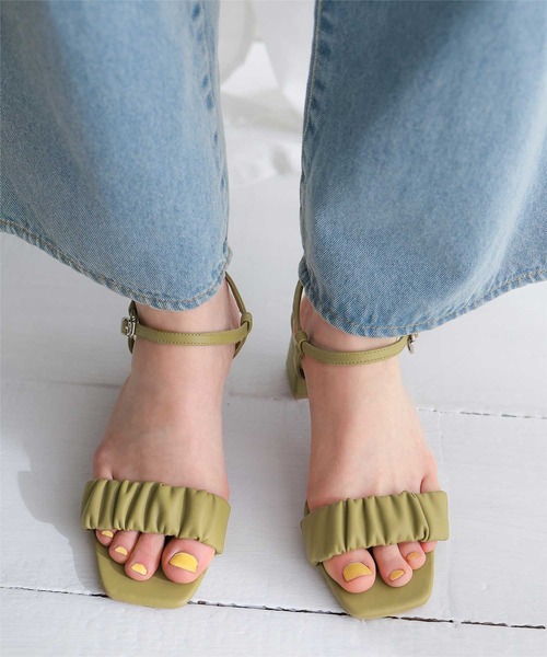 titivate（ティティベイト）の「ギャザーサンダル（サンダル・レディース・ブラック/オリーブ/キャメル/ライトイエロー・M/S/XL/L）」の3枚目の写真