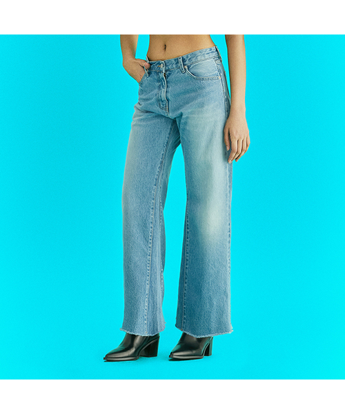 ERER(エルエル)の「Washed Bootcut Denim Pants Sky Blue(デニムパンツ・レディース・スカイブルー・1/2)」の1枚目の写真